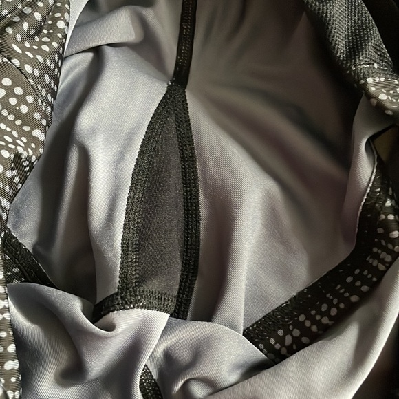 Roadrunner M black/gray reflective shorts EUC. Fit like NIKE Pros - Picture 6 of 6